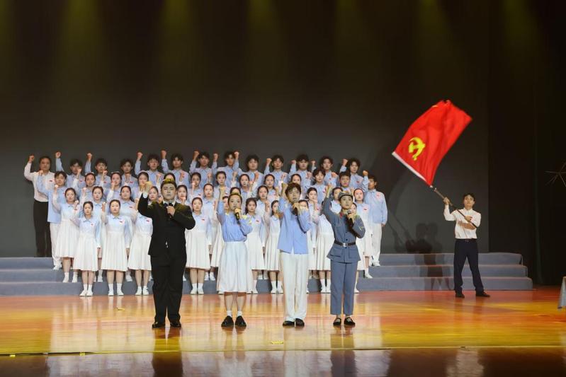 电子工程学院在学校纪念红军长征...
