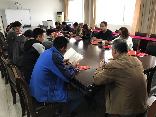 教师第二党支部学习《条例》 教师第二党支部学习《条例》