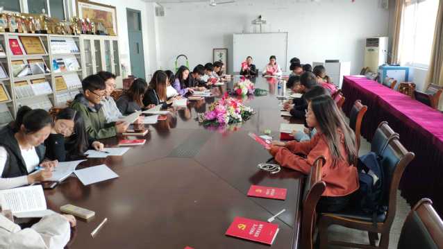 学生党支部学习《条例》 学生党支部学习《条例》